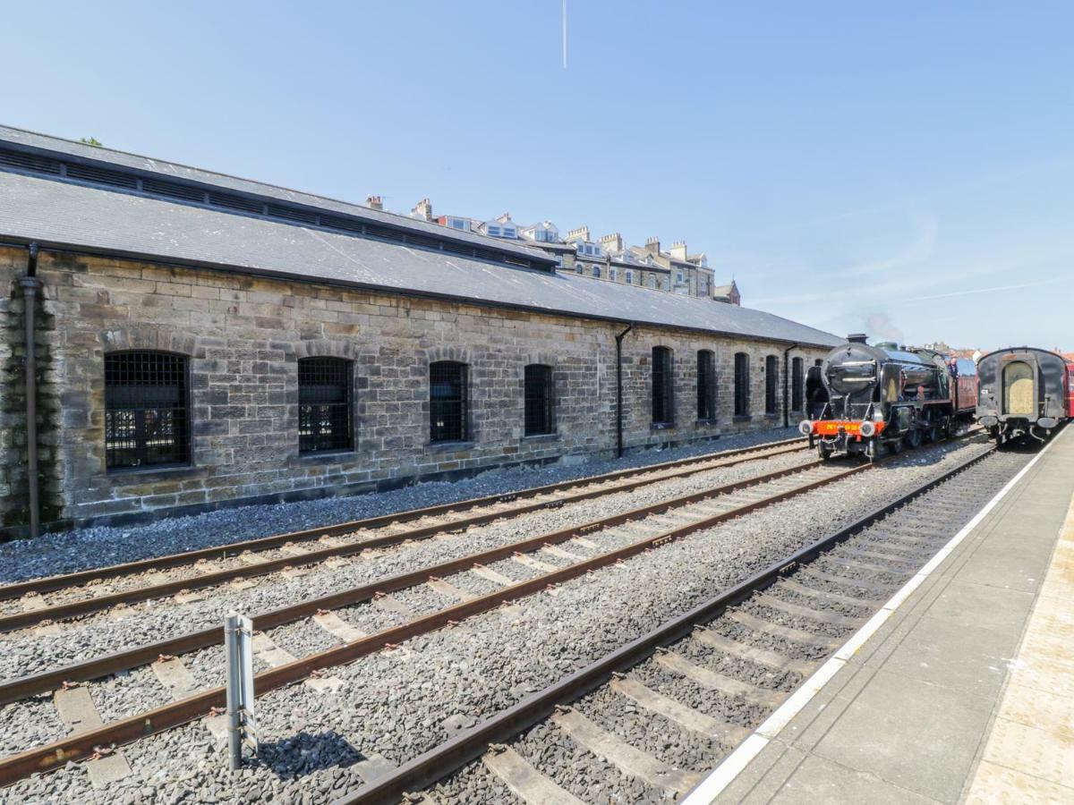 Апартаменты Evening Star Engine Shed Уитби Экстерьер фото